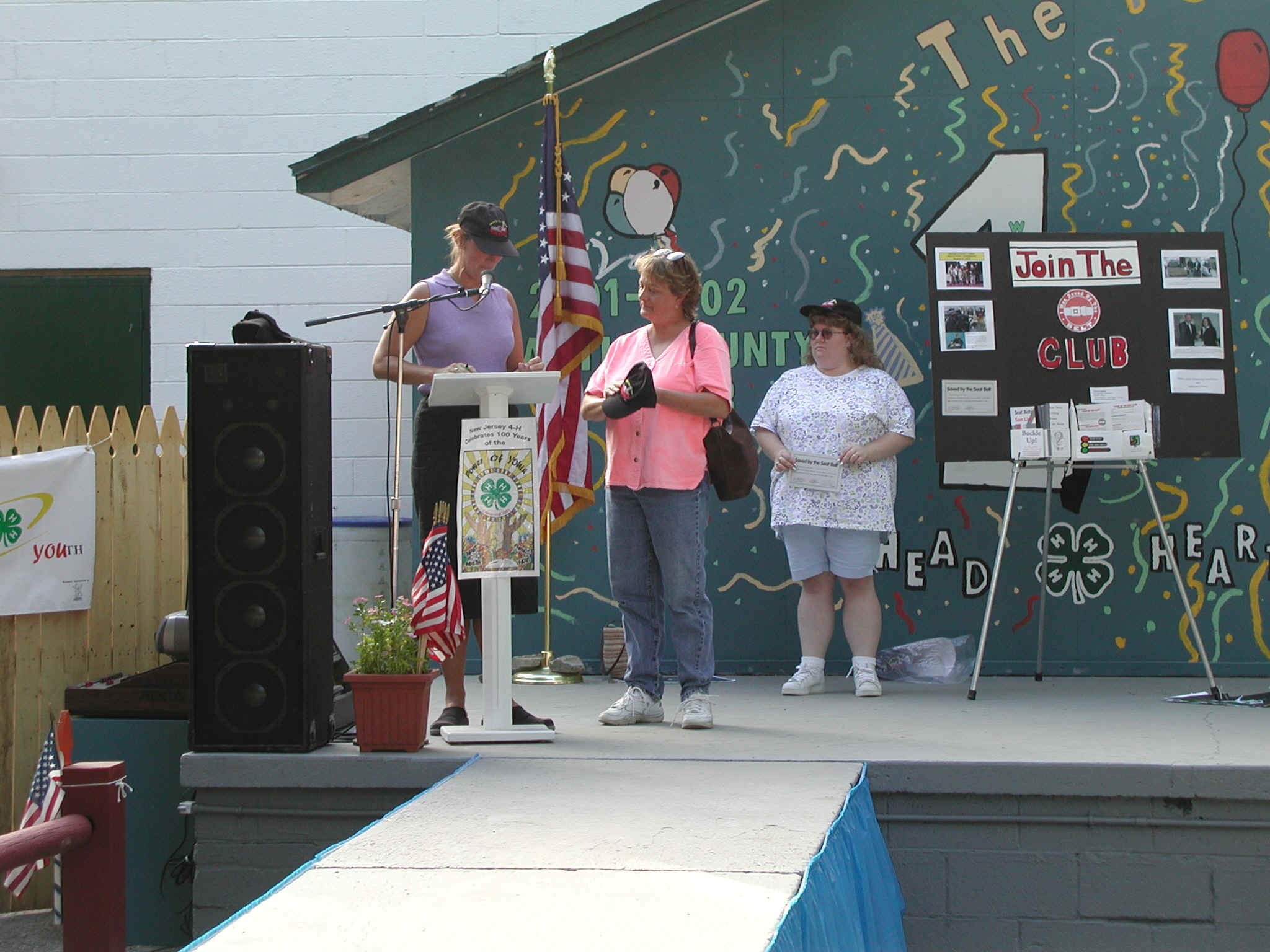 linda.jpg (960746 bytes)